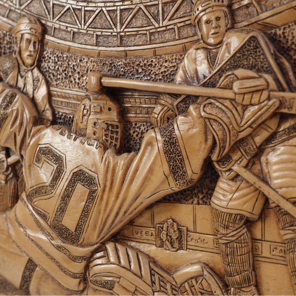 Wood-relief work of art by Kim Murray - Picture 7 of 15